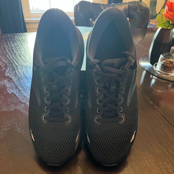 Brooks Ghost Size 8.5 - Picture 3 of 7